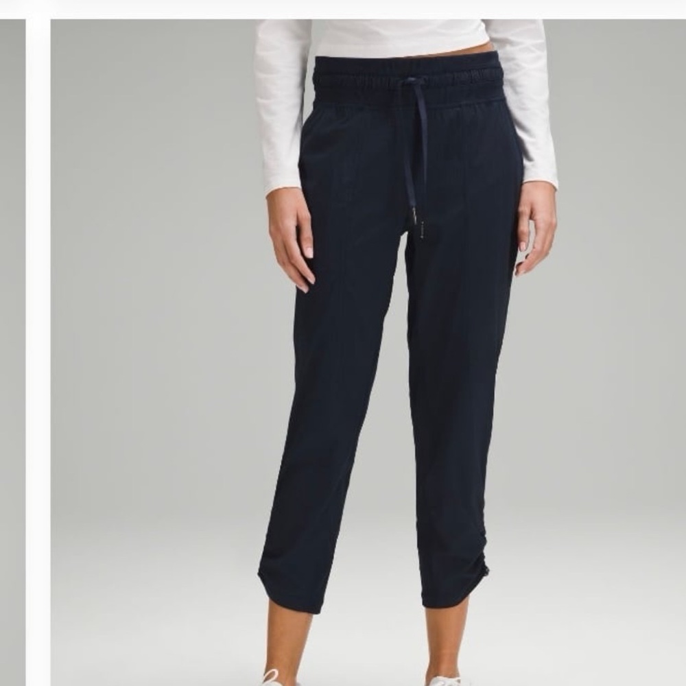 Dance Studio Mid-Rise Cropped Pant